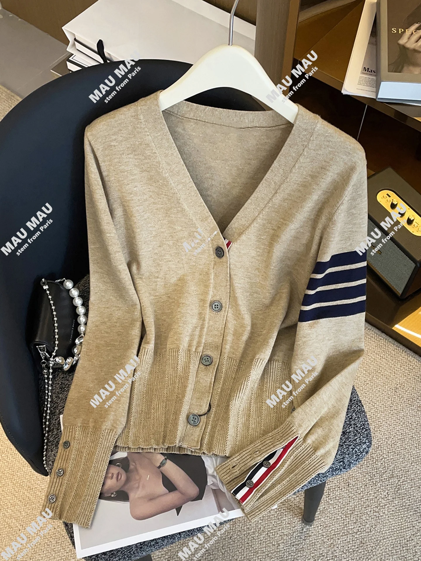 

High-End Women's Knitted V-Ne Striped Open Cardigan Casual Sle Autumn Winter Faion Retro Design Breathable ort Sve