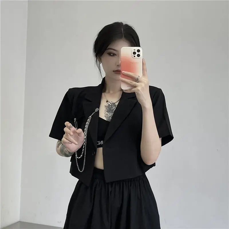 เสื้อเบลเซอร์ผู้หญิง สไตล์สตรีทแวร์ แต่งโซ่เท่ๆ แบบครอป แขนสั้น ชิคๆ สไตล์ฮาราจูกุ เข้าได้กับทุกชุด สวมใส่สบาย แฟชั่นเสื้อผ้าสำหรับวัยรุ่น เสื้อนอกผู้หญิง