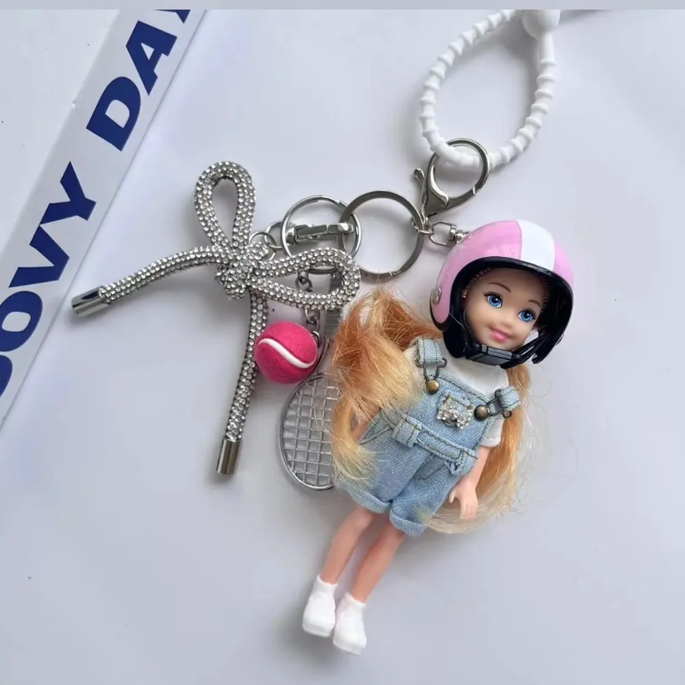 Hot Koop Schattige Pop Hanger Opknoping Rugzak Ornament DIY Verandering Kleding Tas Charme Autosleutel Ring Tas Decoratie voor Barbie Pop