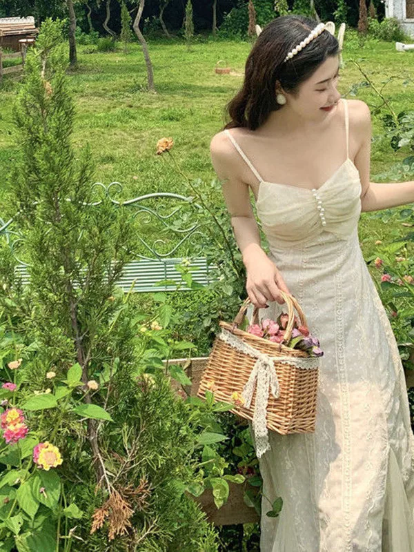 

Sweet desire wind Platycodon grandiflorum first love skirt tea break French suspender long dress design sense of thin waist SO7U