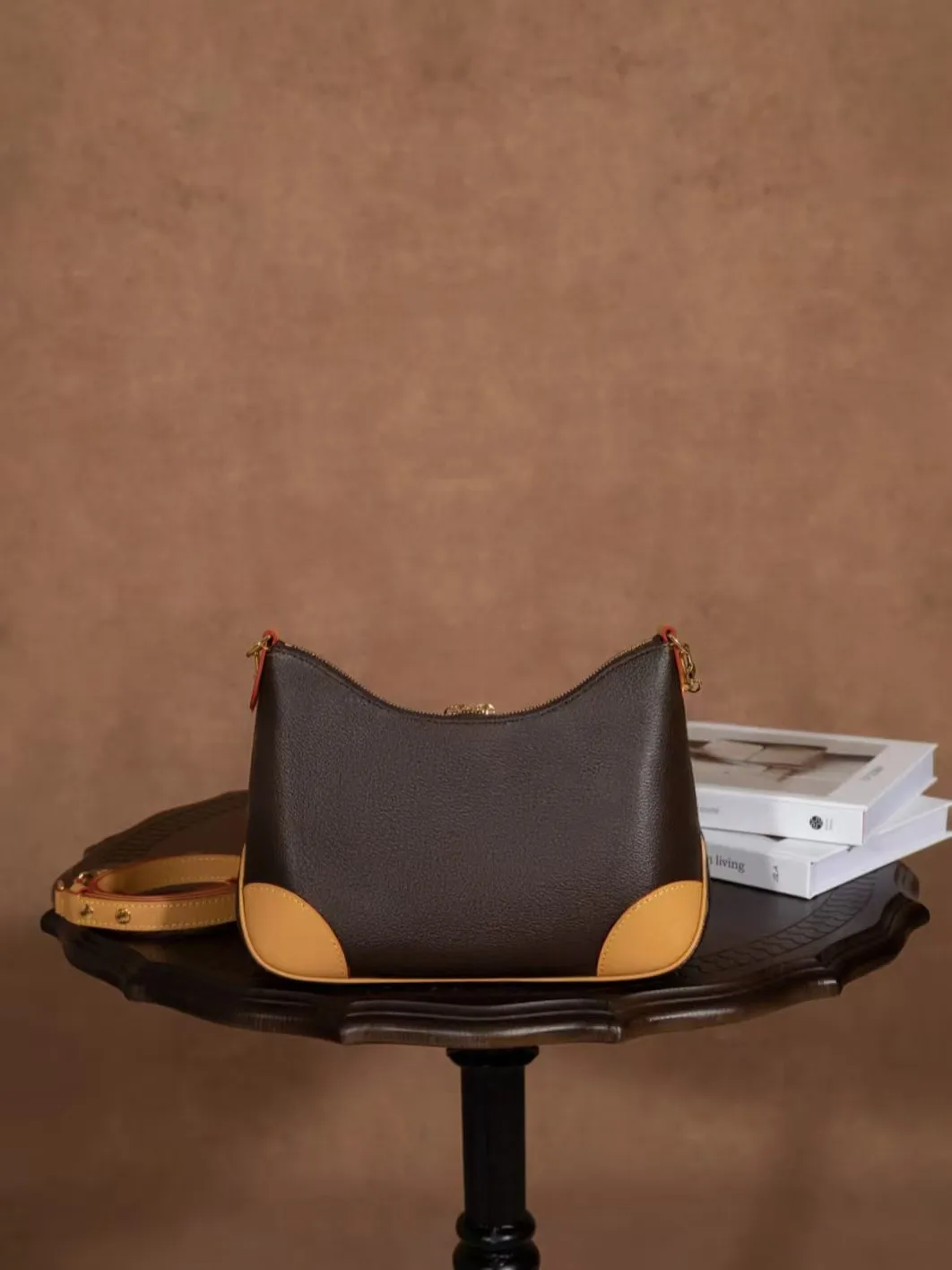 

Fashionable Versatile Cow Leather Women's Bag Small Square Crossbody Shoulder Bag Single Handle Wristlet For Camera