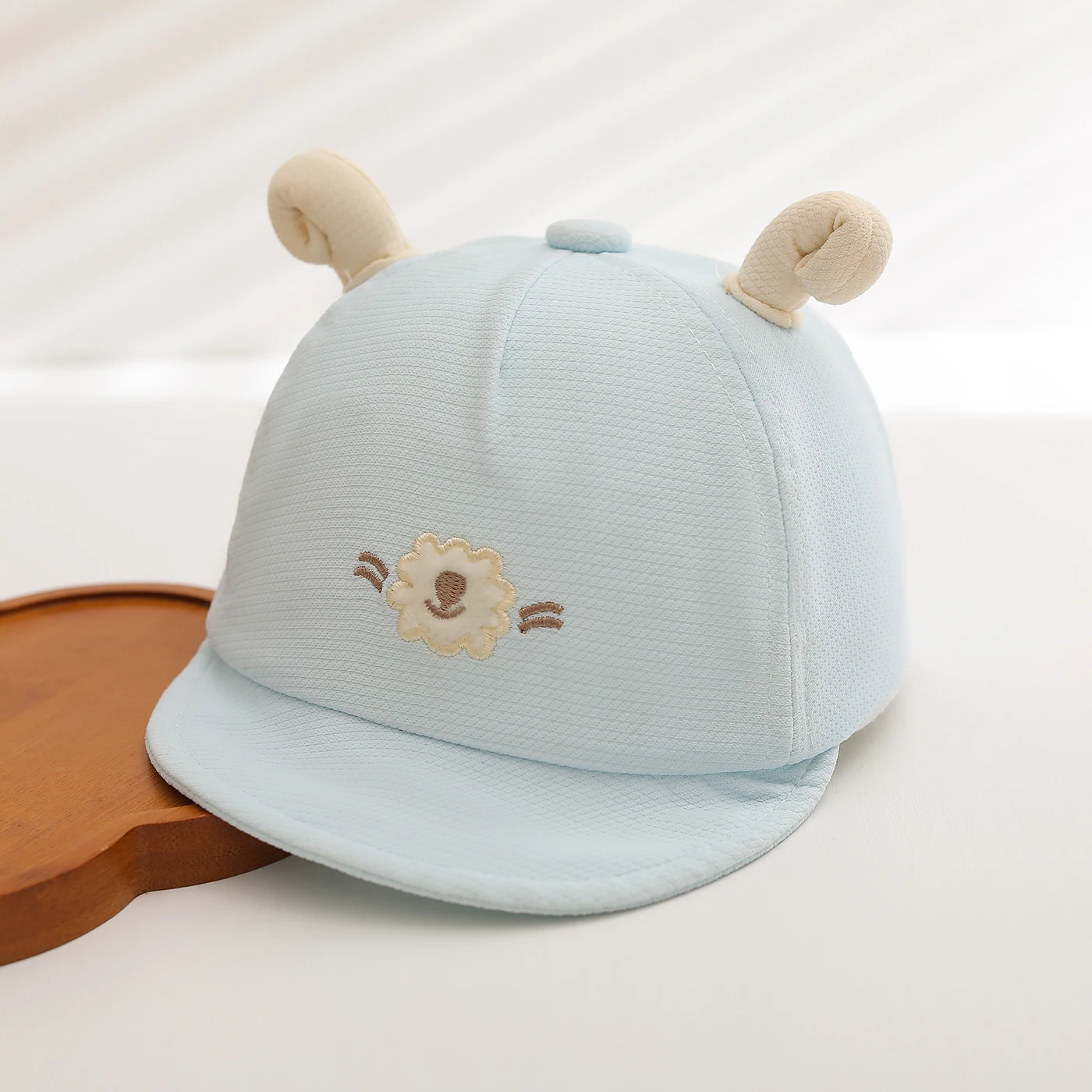 Spiral sheep horn cloud small lamb embroidery baseball cap suitable for both men and women, great for daily outings with kids.