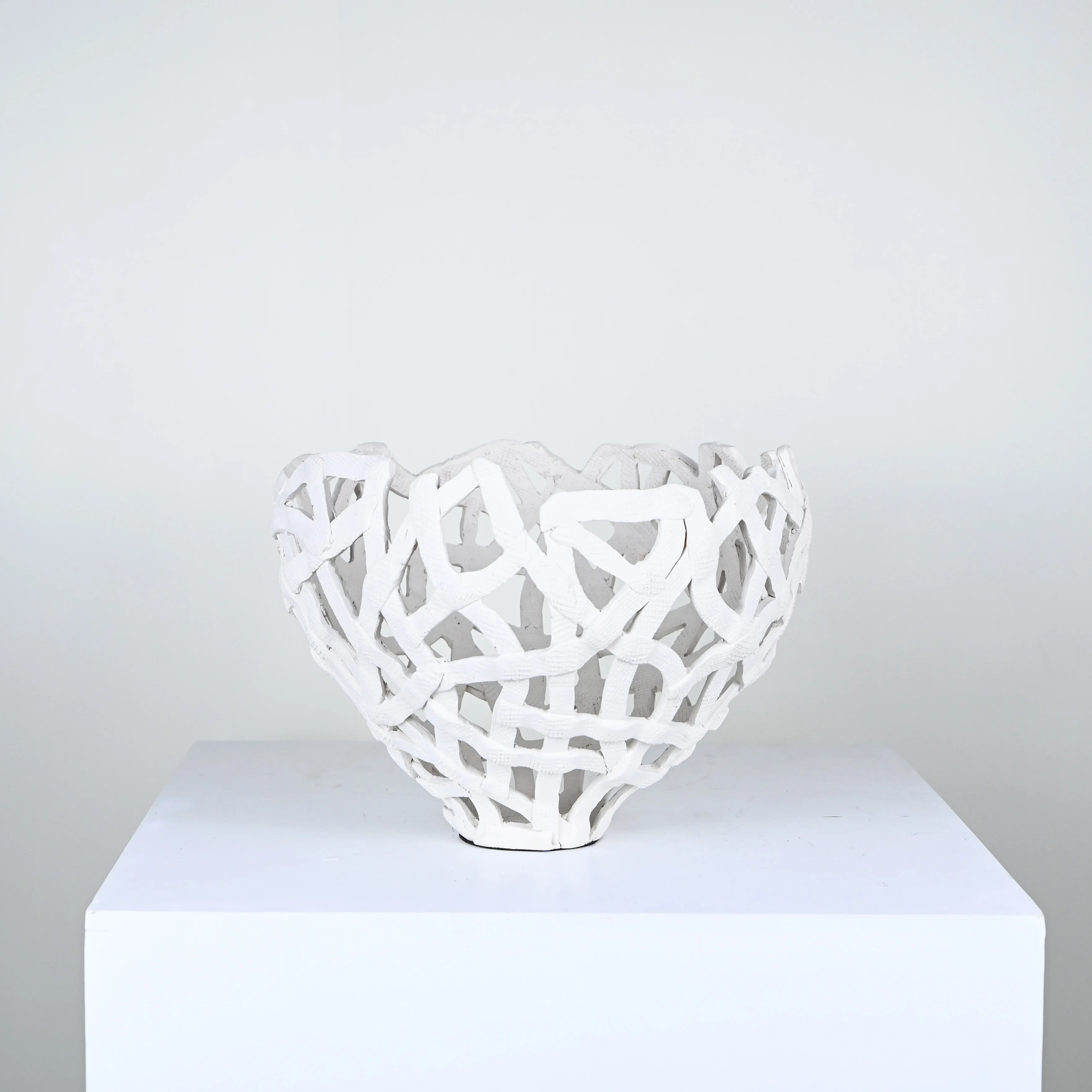 

Indoor Decoration Living Room Office Home Decoration Accessories White Handmade Resin Ornaments Home Decor