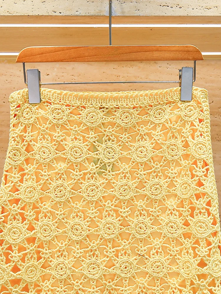 تنورة نسائية صيفية طويلة منسوجة بتصميم مفرغ من M Home Nan You، أنيقة وبسيطة، ذات خصر مرتفع وتصميم A-Line لعام 2025.