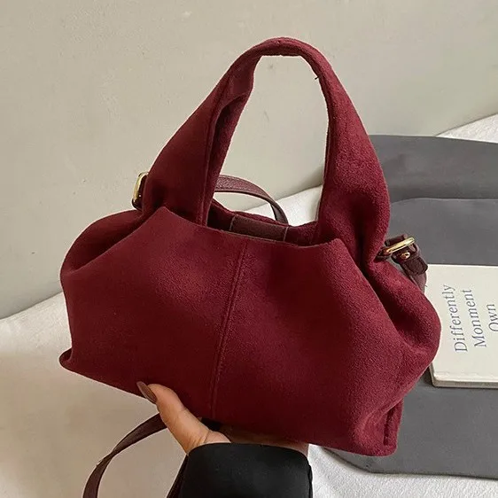 여성 패션 숄더백 2025 신상 소프트 매트 가죽 메신저 크로스바디 백 조절 가능한 스트랩 출퇴근 여행용