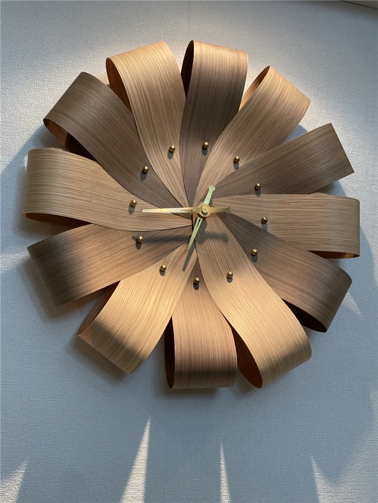 Nordic modern light luxury wall clock creative petal clock simple wall watch solid wood fashion living room decoration clock