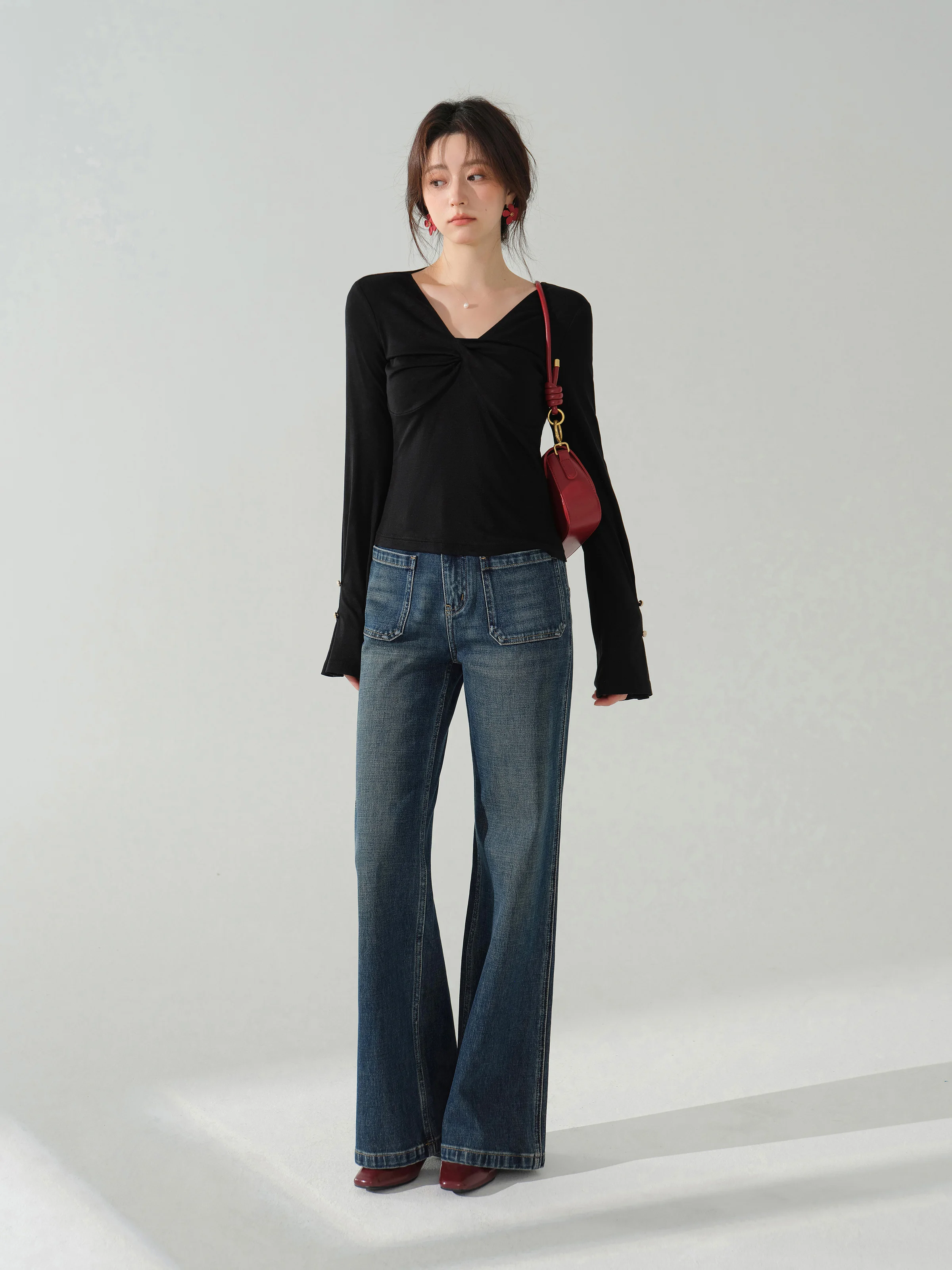 เสื้อยืดคอวีทรงสวยสำหรับผู้หญิง ทรงเข้ารูป ผ้าไลโอเซลล์ เสื้อแขนบานสไตล์ลำลอง ชิค ช่วยให้ดูผอมเพรียว เสื้อแขนยาวสำหรับสุภาพสตรี