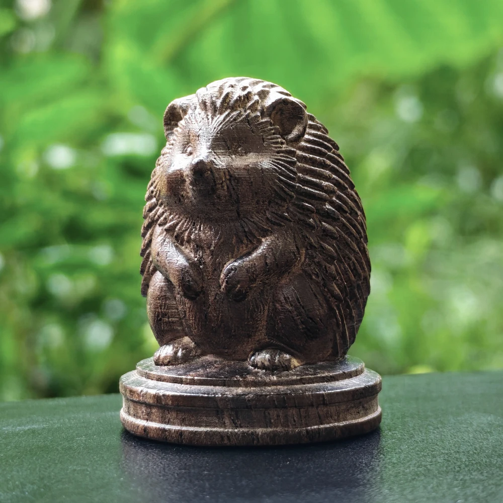 Hand-Carved Wooden Hedgehog Figurine Ornament, Natural Style, Traditional Style, Suitable for Christmas Decorations, Home Decor, Fireplace, Living Room, Centerpiece, Birthday Gift, Study Room