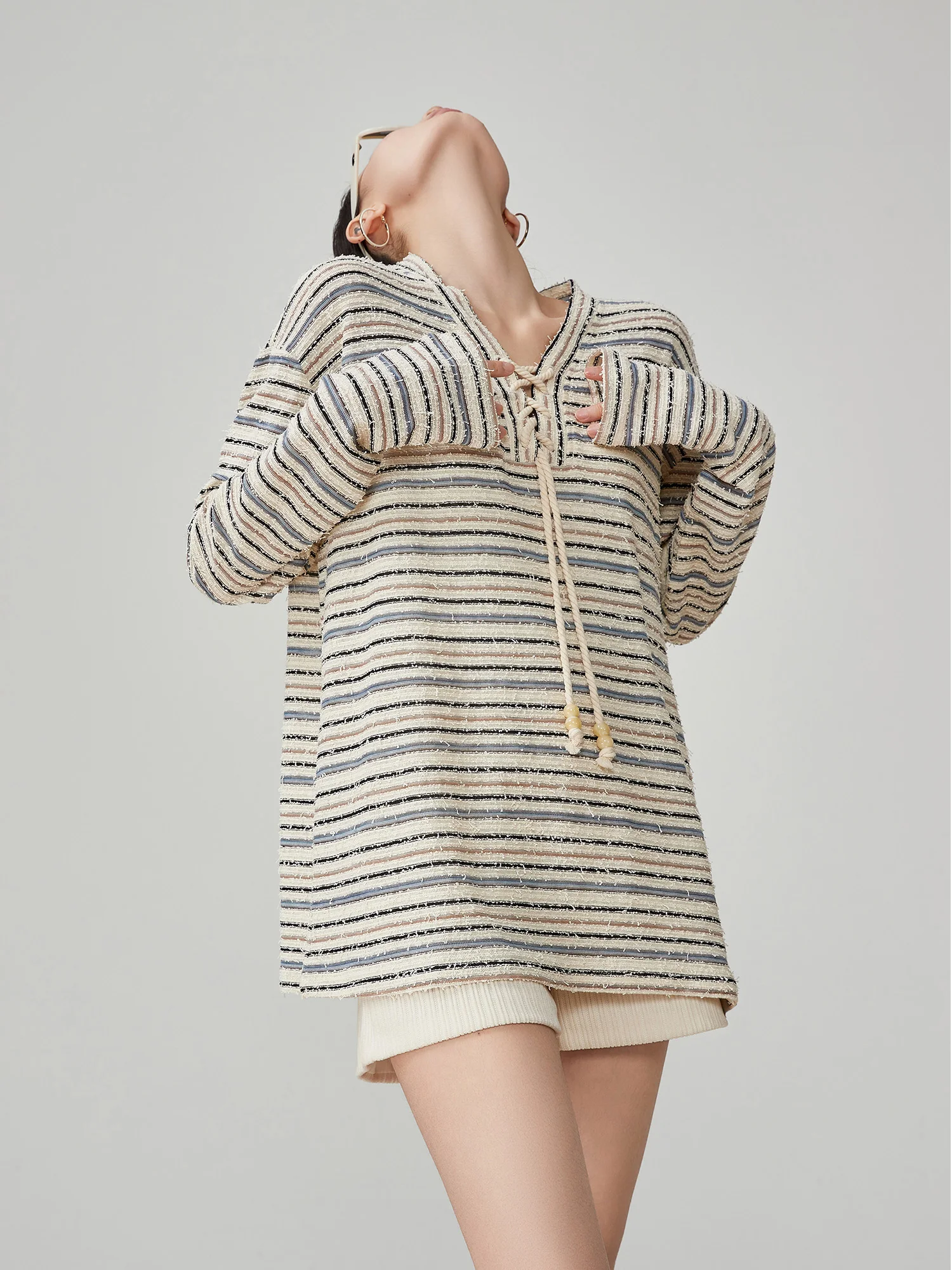 

Синяя полосатая футболка с длинным рукавом, женская, свободного кроя, в корейском стиле, новинка весенней коллекции, повседневный топ с круглым вырезом, стандартной длины, из полиэстера