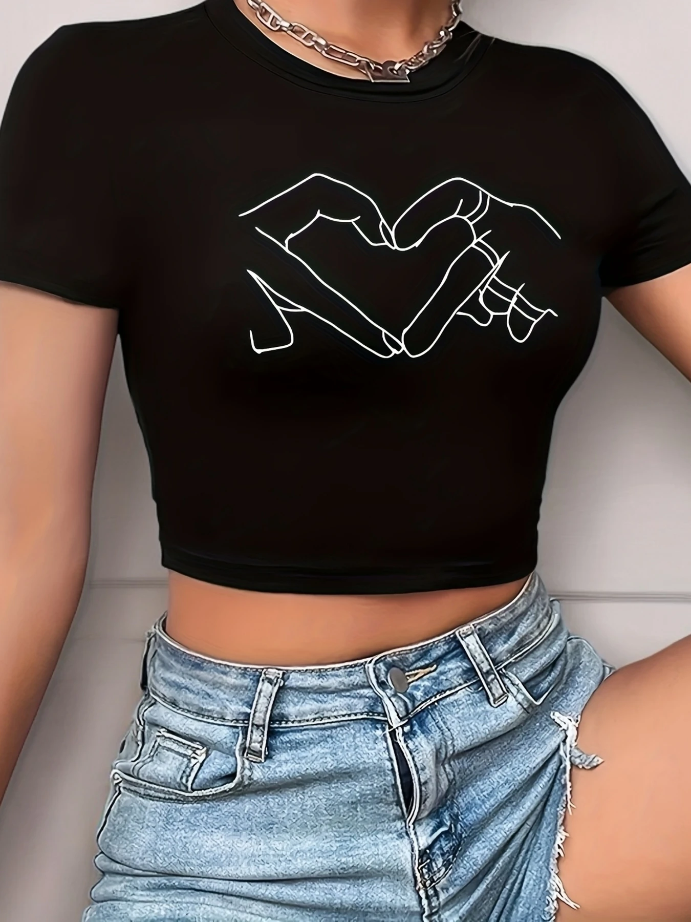 Herzförmiger Gesten-Buchstaben-Print Grafik-Crop-Top mit Kurzen Ärmeln und Rundhalsausschnitt für Frühling und Sommer Damenkleidung T-Shirt