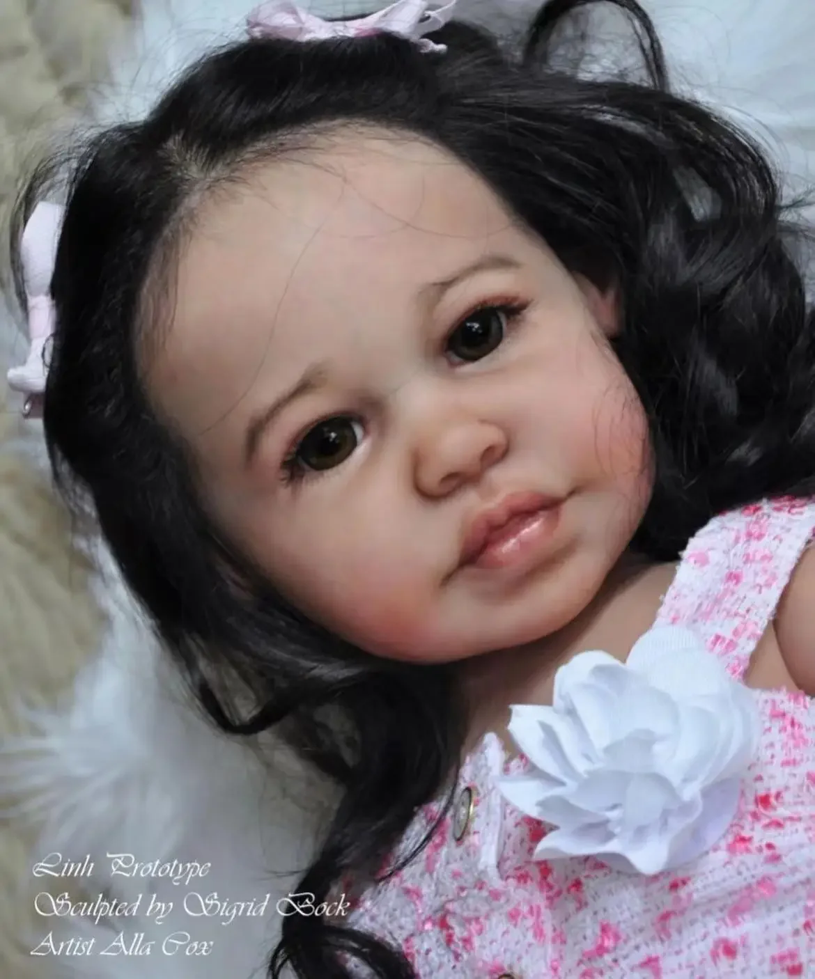 Muñeca Reborn Linh de 28 pulgadas, suministro limitado personalizado, con pelo largo negro enraizado a mano, con diferentes vestidos, regalo de Navidad