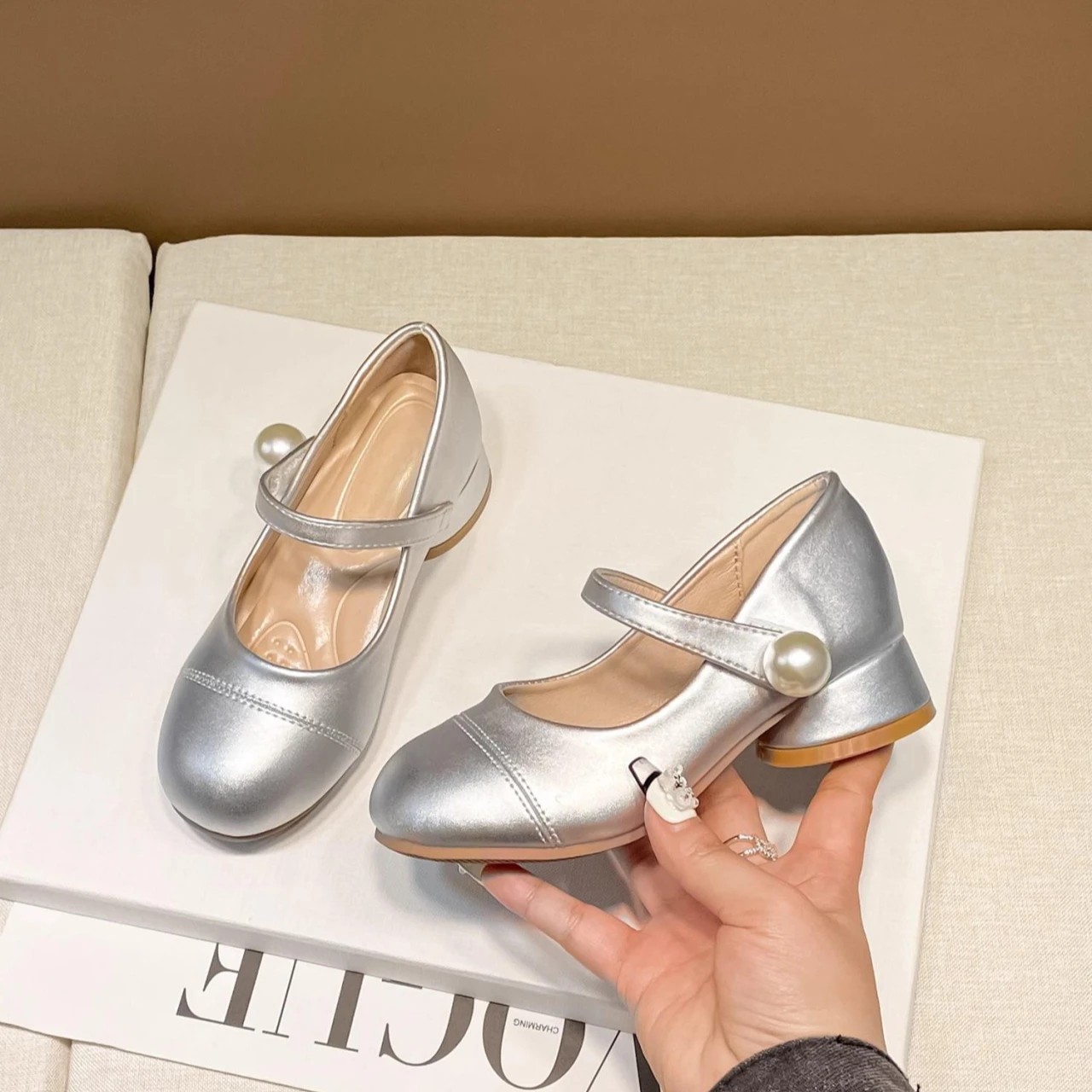 Mädchen Mary Jane Schuhe 2026 Neue Sommer Kinderschuhe Weiche Sohle Einfach Klassisch Party Hochzeit Barfuß Alltags-Tragbarkeit – Detail 3