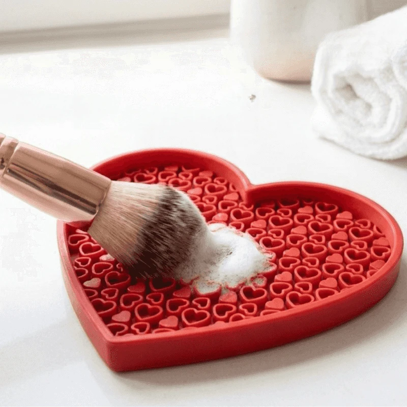 Tapis de nettoyage pour pinceaux de maquillage en forme de cœur, tampon de nettoyage portable, outil de nettoyage en profondeur efficace pour les pinceaux de beauté, soin quotidien du maquillage