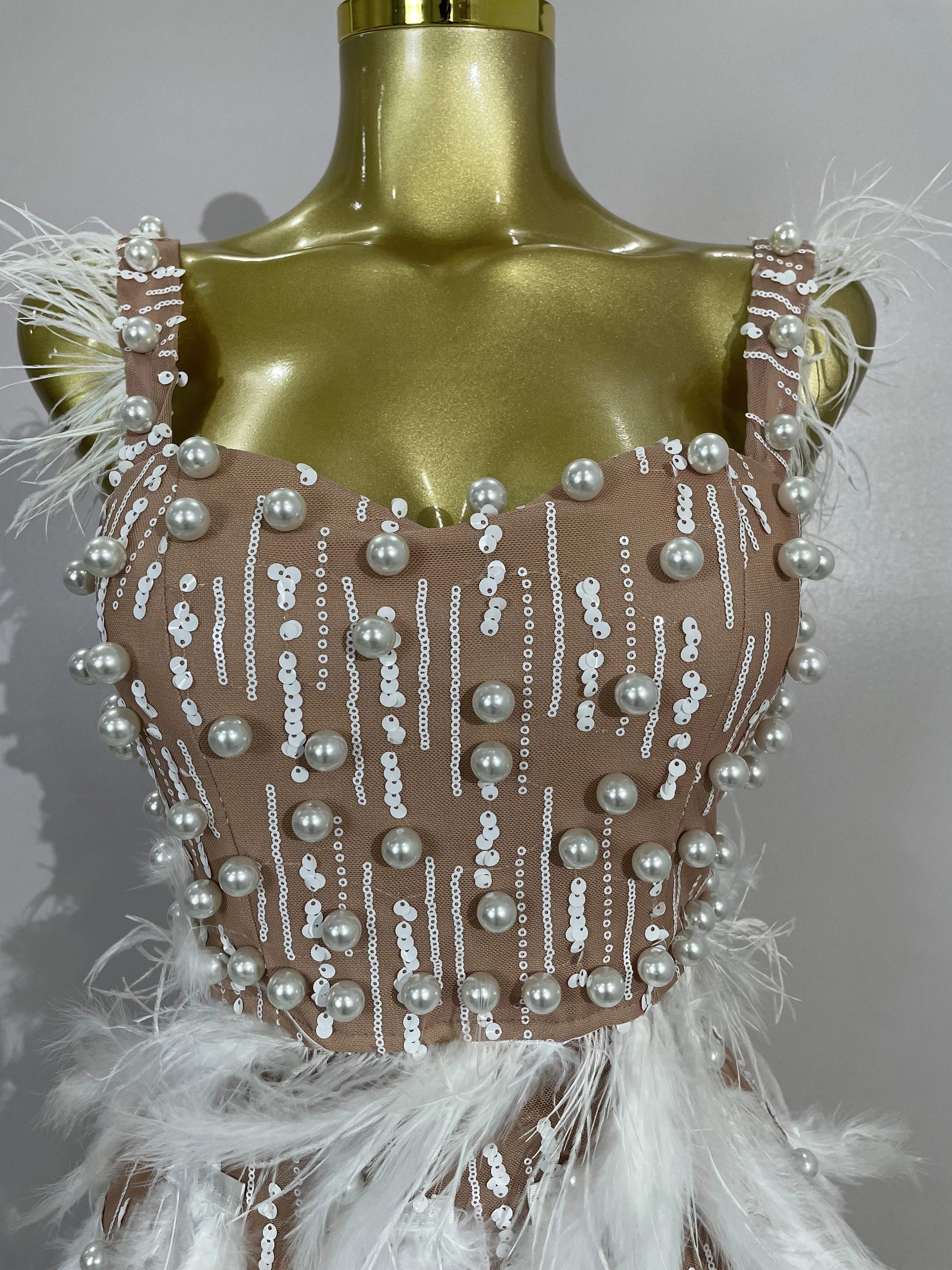 

Women Sexy V Neck Pearl Beading Feather Mini Bodycon Dress Elegant Celebrity Evening Party Club High Quality Birthday Dress