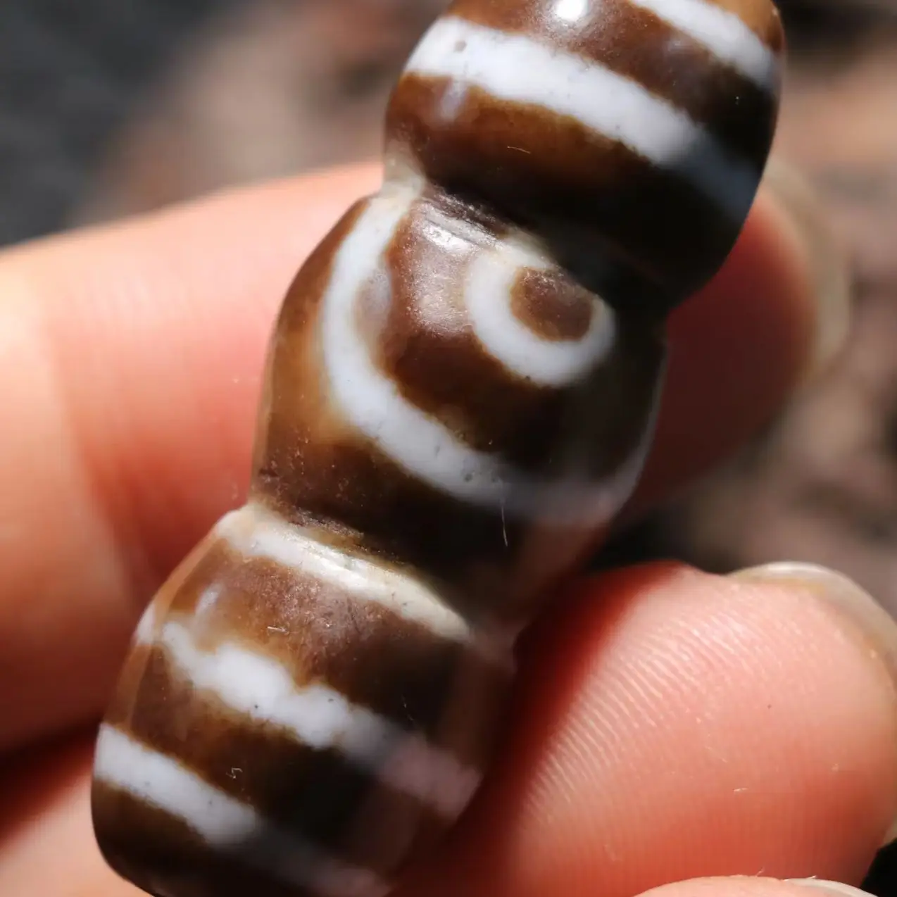 

CONGXINZAI1005009037751106 Тибетский старый агат, 2-глазый, 4 полоски, тотем Pure Love, форма корня лотоса, бусина dZi, подходит для изготовления браслета