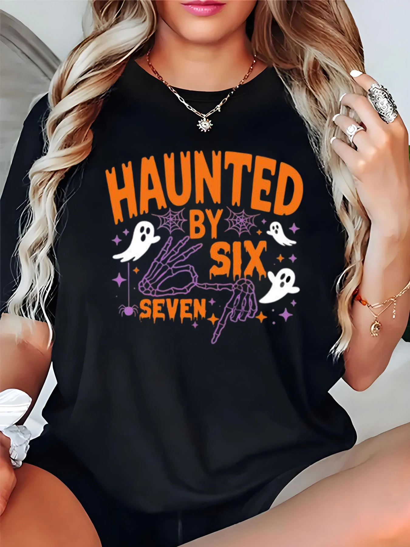 

Женская повседневная футболка с принтом Haunted by Six Seven на Хэллоуин, свободная футболка с рисунком, праздничная одежда для женщин