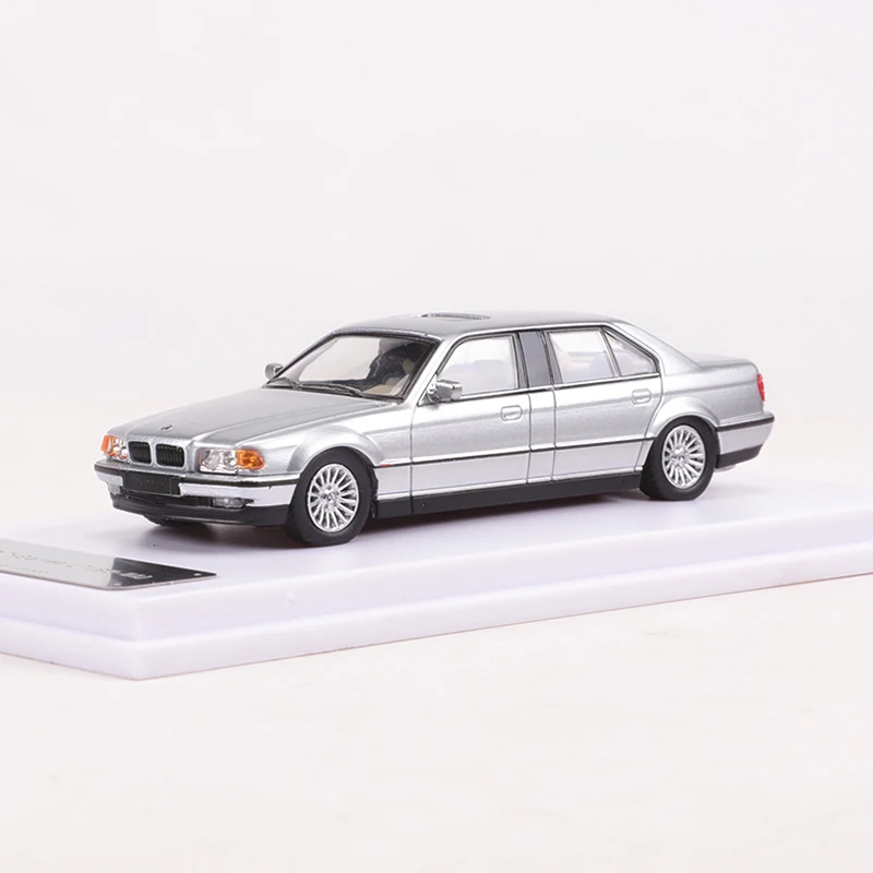 DCM 1:64 E38 7-Series (96-98) (98-01) модель автомобиля из сплава Ограниченная серия 4500