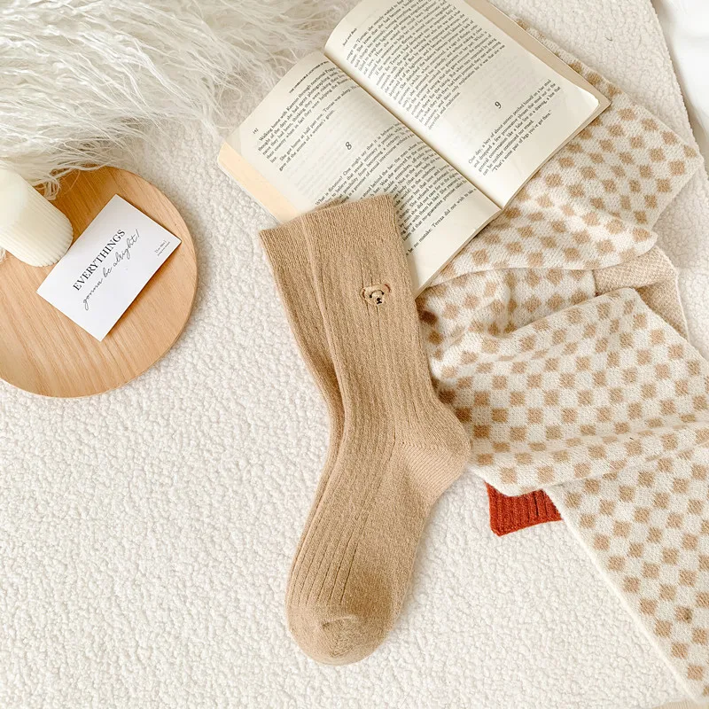 

Новые шерстяные носки на флисовой подкладке, утепленные теплые зимние носки с вышивкой медведя, удобные домашние носки до середины икры для женщин