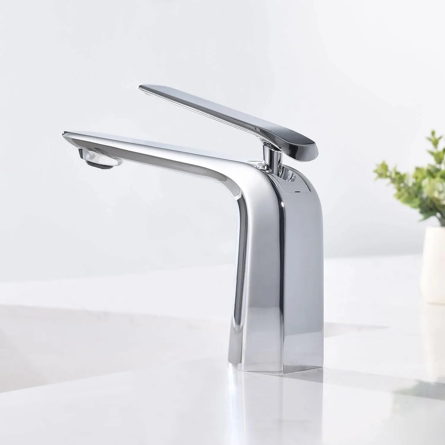 

Хромированный смеситель для раковины с одной ручкой, смеситель для туалетного столика с одним отверстием и горячей и холодной водой