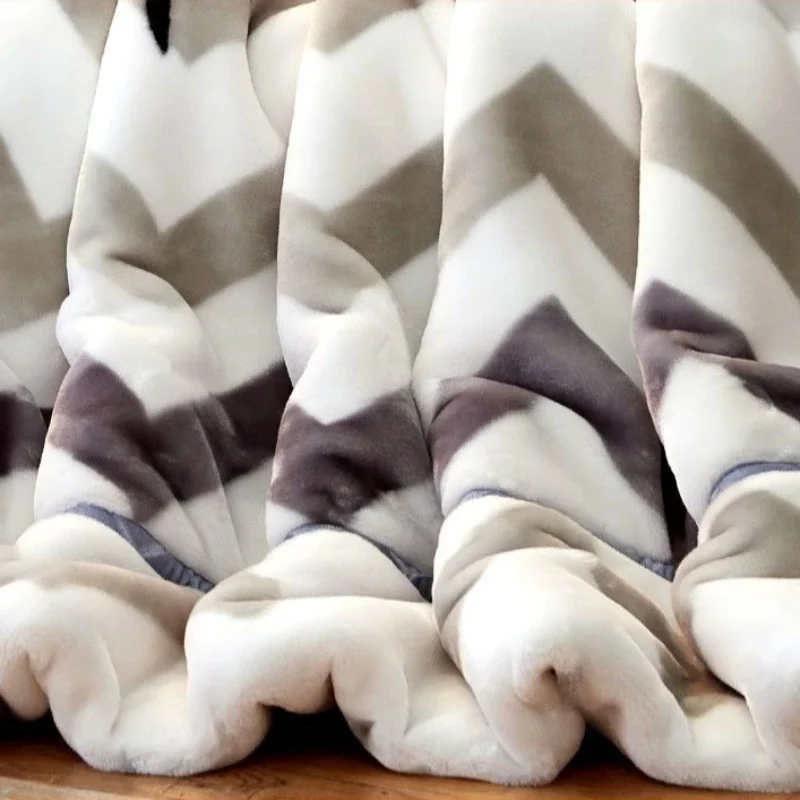 Autumn Winter Raschel High-end Soft Comfortable Blankets Thicken Double-layer Plush Warm Blanket for Students Nap Colorfast