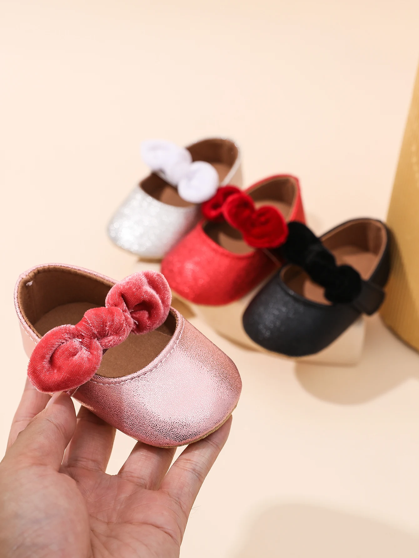 Sapatos Mary Jane para Bebês e Crianças Pequenas, com Laço de Veludo Fofo, Sola Macia Antiderrapante, Conforto para Primeiros Passos de Meninas em Ocasiões Formais