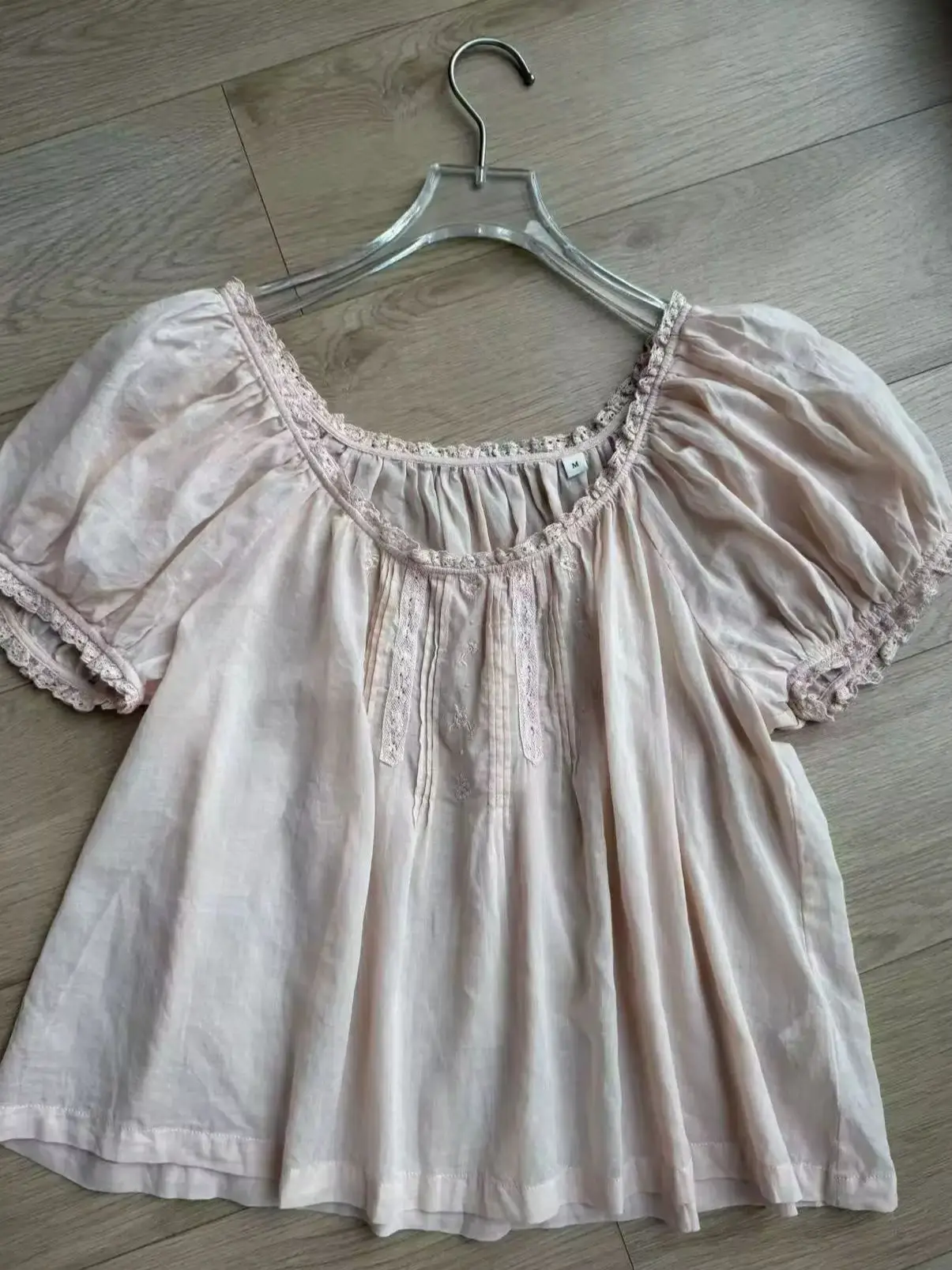 

Embroidery Hollow Out Women Pink Shirt 2026 Summer Lace Edge Round Neck Puff Sleeve Loose Cotton Blouse Top