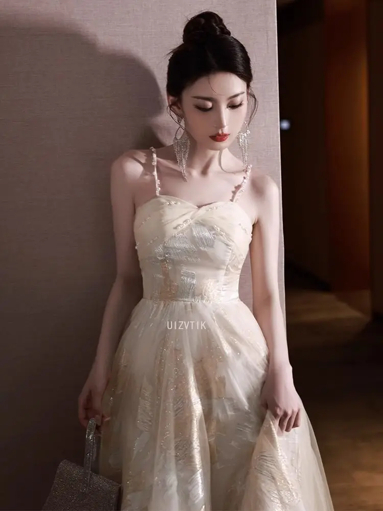 ชุดราตรีแบบไม่มีสายคาดไหล่ แชมเปญ ประดับลายปักดอกไม้สุดหรู ชุดงานเลี้ยงค็อกเทล ผ้าทูลล์คลาสสิก ทรงเอไลน์ยาว ชุดออกงานทางการ