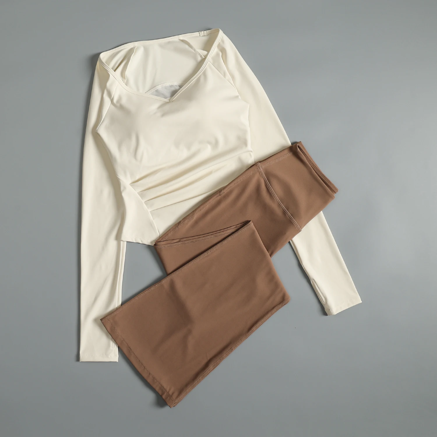 

Спортивный костюм женский на осень и зиму с нагрудником для тренировок по бегу, быстросохнущий, с длинными рукавами, ценный, для пилатеса и фитнеса.