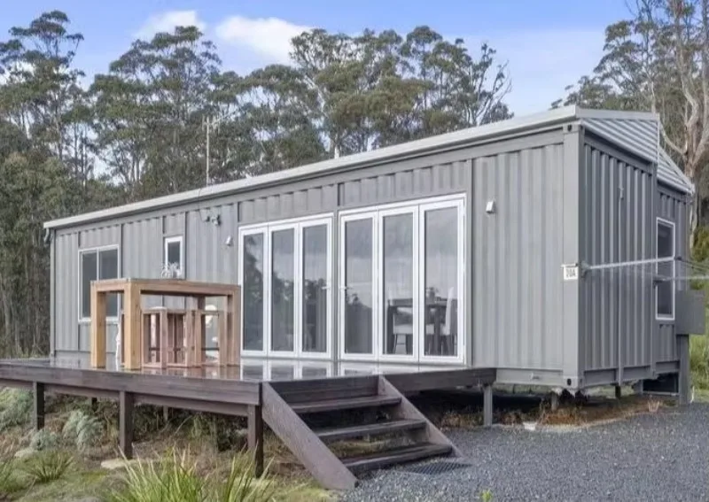20FT 40 Ft Prefab Steel Prefabricated Sandwich Panel Expandable Living Container House 2 3 4 Bedroom Prefab Home with Terrace