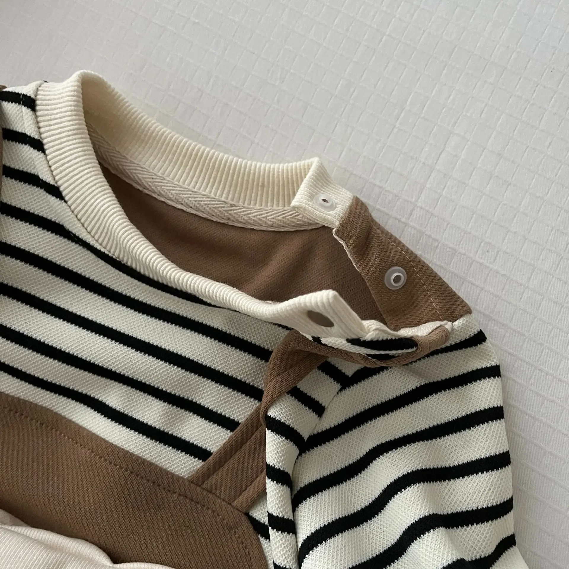 2024 Primavera Autunno Bambini Neonati maschi Pagliaccetto - Tute da neonato a righe finte in due pezzi con orso 3D 0-24 mesi