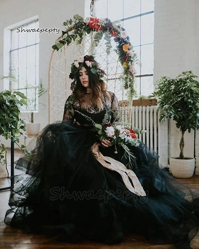 Two Pieces Black Boho Wedding Dresses Lace Long Sleeves Tiered Piping Skirt Floor Length Gothic Bridal Gowns 2023 Vintage Robe