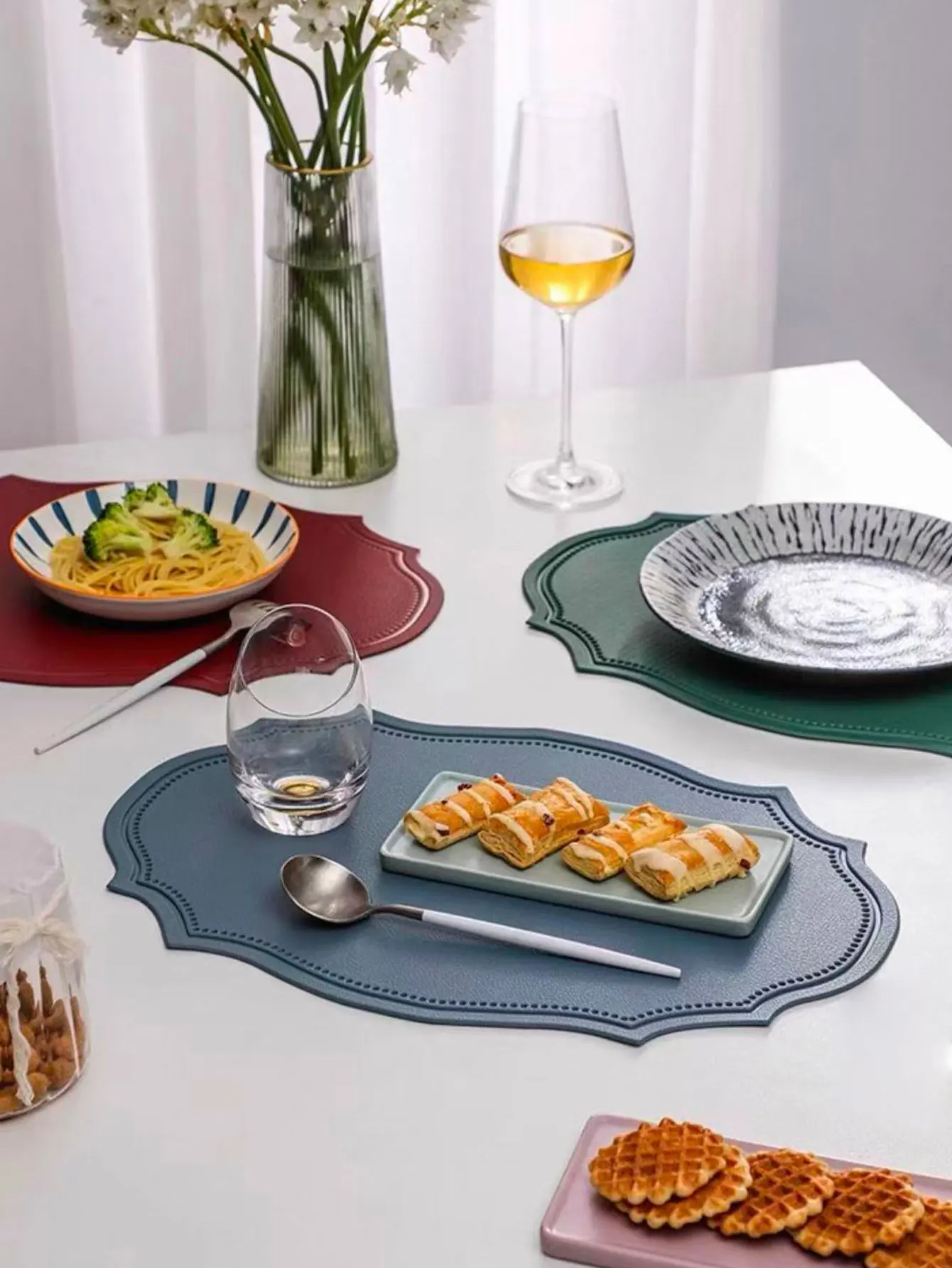 Leather Placemat Ins Style Dining Table Mat Nordic Creative Heat Insulation Mat Rectangular Waterproof Hotel Western Dining Mat Coffee Table Mat 1Pcs