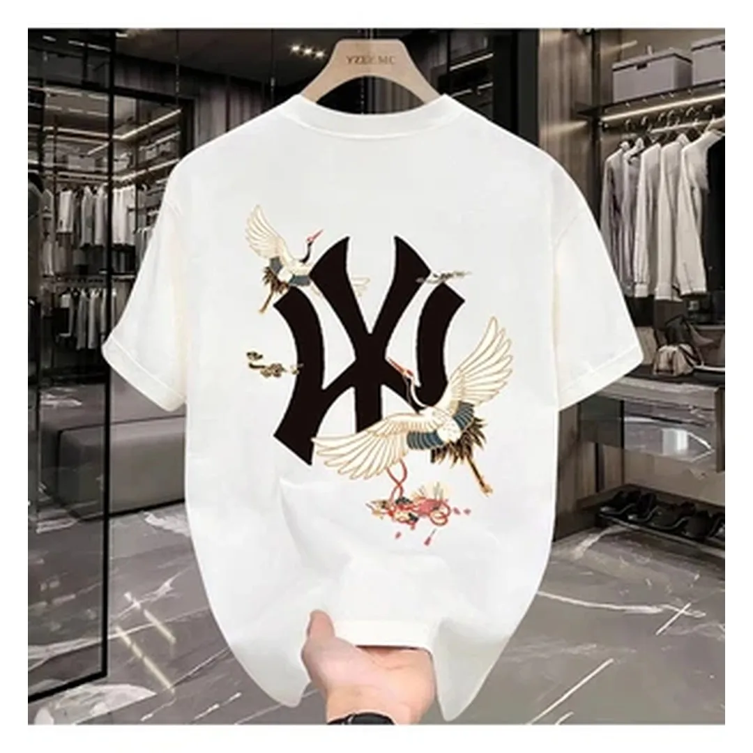 Swan-patterned printed short-sleeved T-shirt for men and women. Perfect for 2026 summer fashion, highly versatile