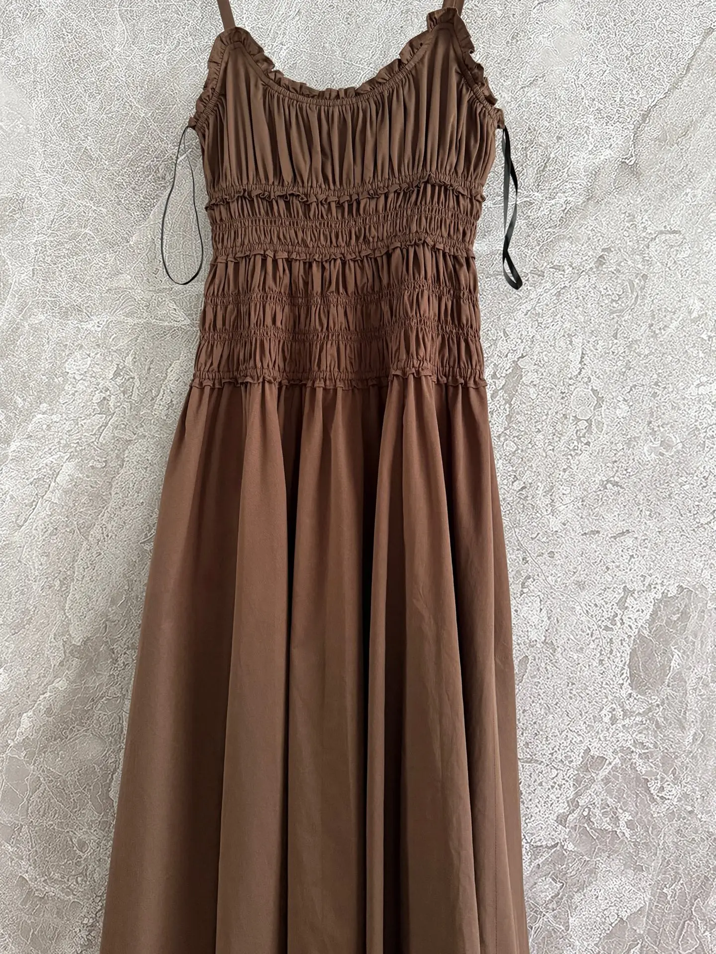 2025 ใหม่ผู้หญิง Mocha สีผ้าฝ้าย Smocking จีบเอวยางยืดรอบคอลําลองสุภาพสตรีสลิง Robe