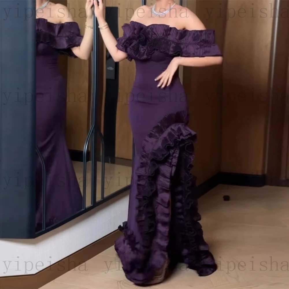 Maßgeschneiderte moderne lange Abendkleider, U-Boot-Ausschnitt, seitlich hoch, schulterfrei, mit Falten, gerüscht, langes Sweep-Zug-Abschlussball-Partykleid