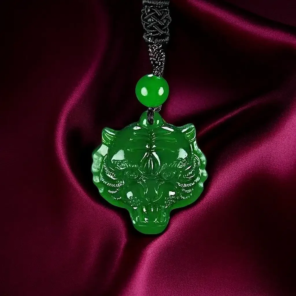 Jadeitowy wisiorek z głową tygrysa Zielony naszyjnik z biżuterią Projektant Prawdziwy jaspis Naturalny kamień szlachetny Urok Prezenty Amulet Charms Rzeźbione