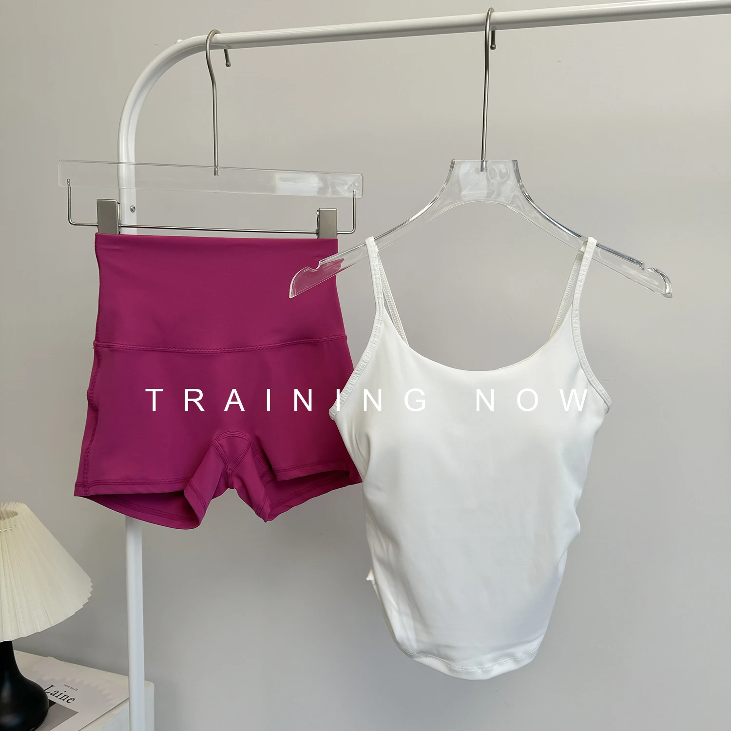 

Модный женский летний костюм для йоги, профессиональный спортивный тренировочный костюм для пилатеса для бега, фитнеса, красивой спины, быстросохнущий жилет