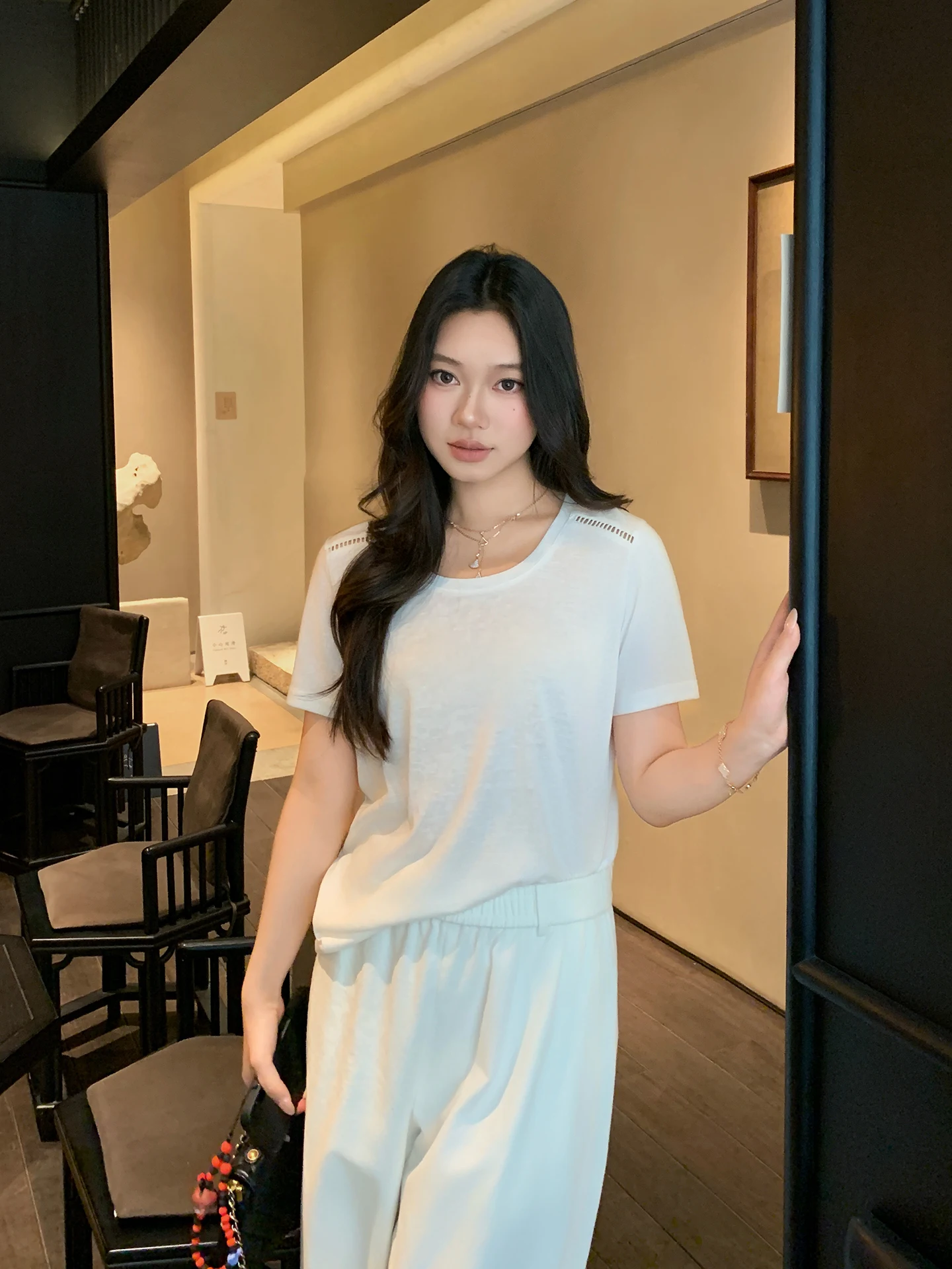 

Lao Yang Family White Linen Hollow out Slimming Fashionable T-Shirt Women's Casual Style Standard Fit Short Sleeve V-Neck