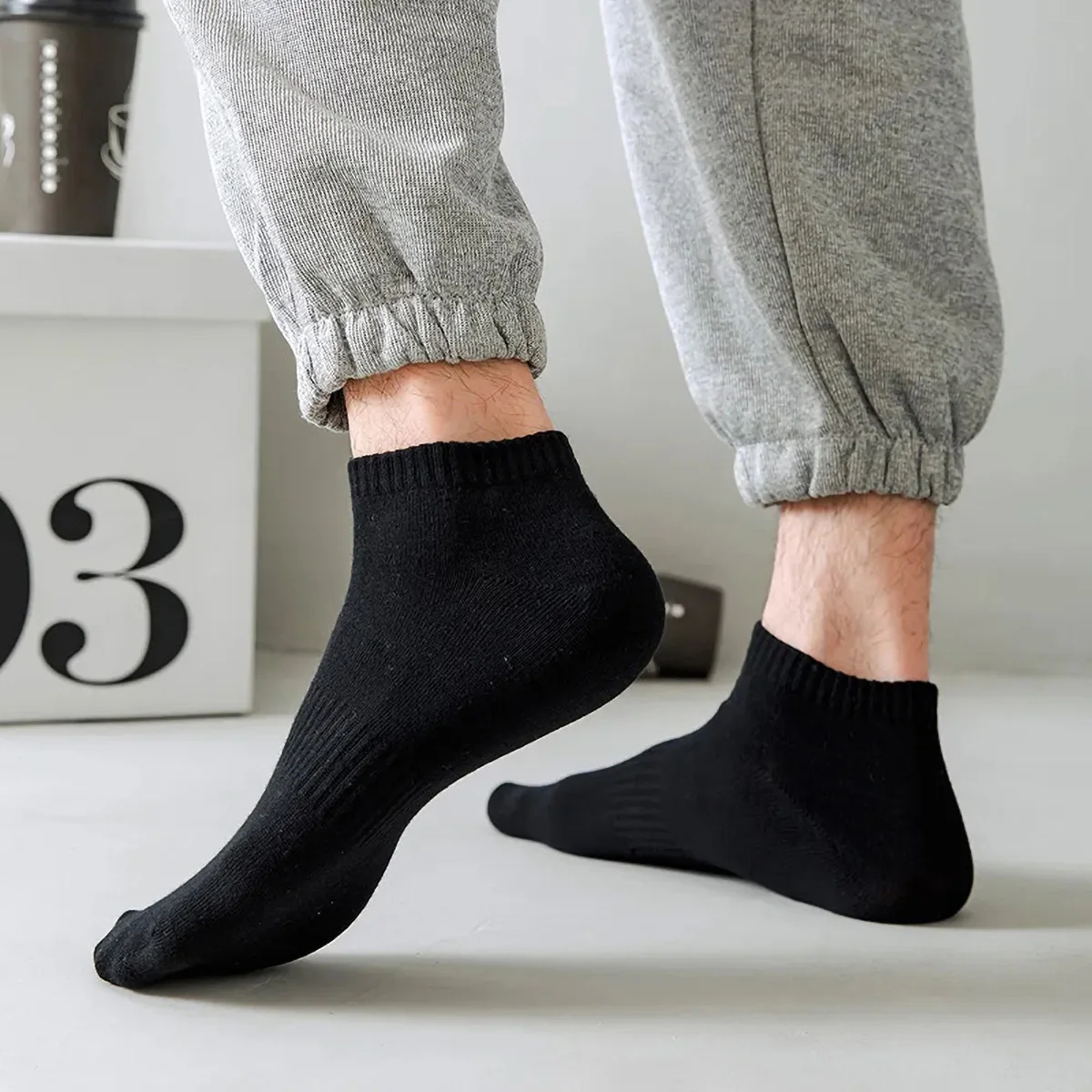 1/5 Pairs Unisex White & Black Thin Casual Low Cut Ankle Socks Athletic Running No Show Short Socks For Women and Men view 3