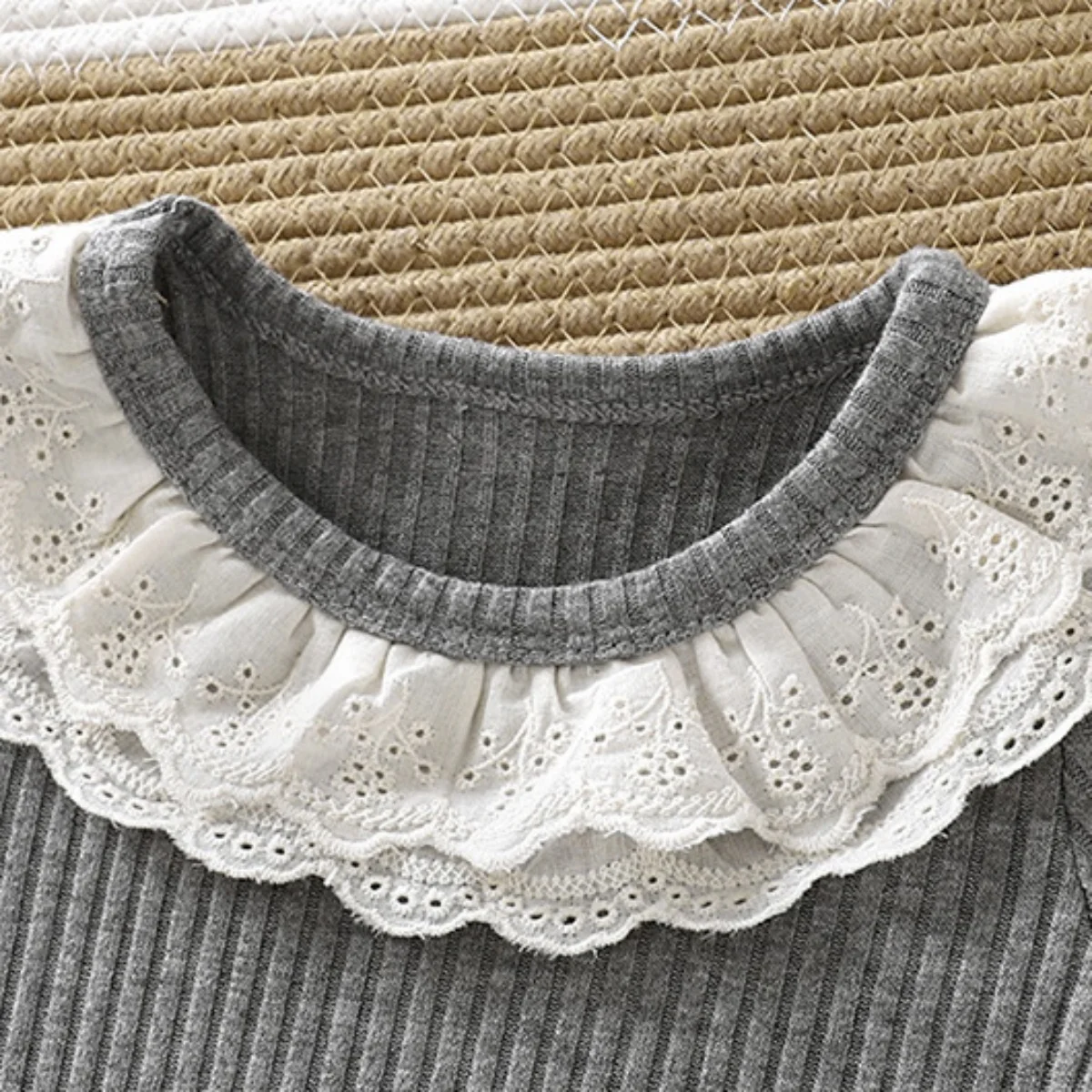 1-6 Jahre Herbst-Mädchenweste im Korea-Stil mit Rüschen und Spitze, O-Ausschnitt, Langarm-Oberteil, Weiche Elastische Taille, Kinderhose – Detail 4