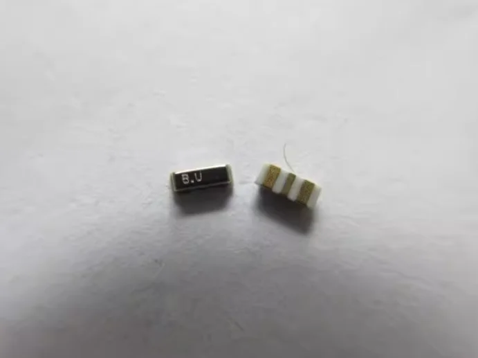 CSTCE8M00G53 surface mount ceramic crystal oscillator 3.2*1.3 surface mount three-pin 8MHZ 8.000MHZ