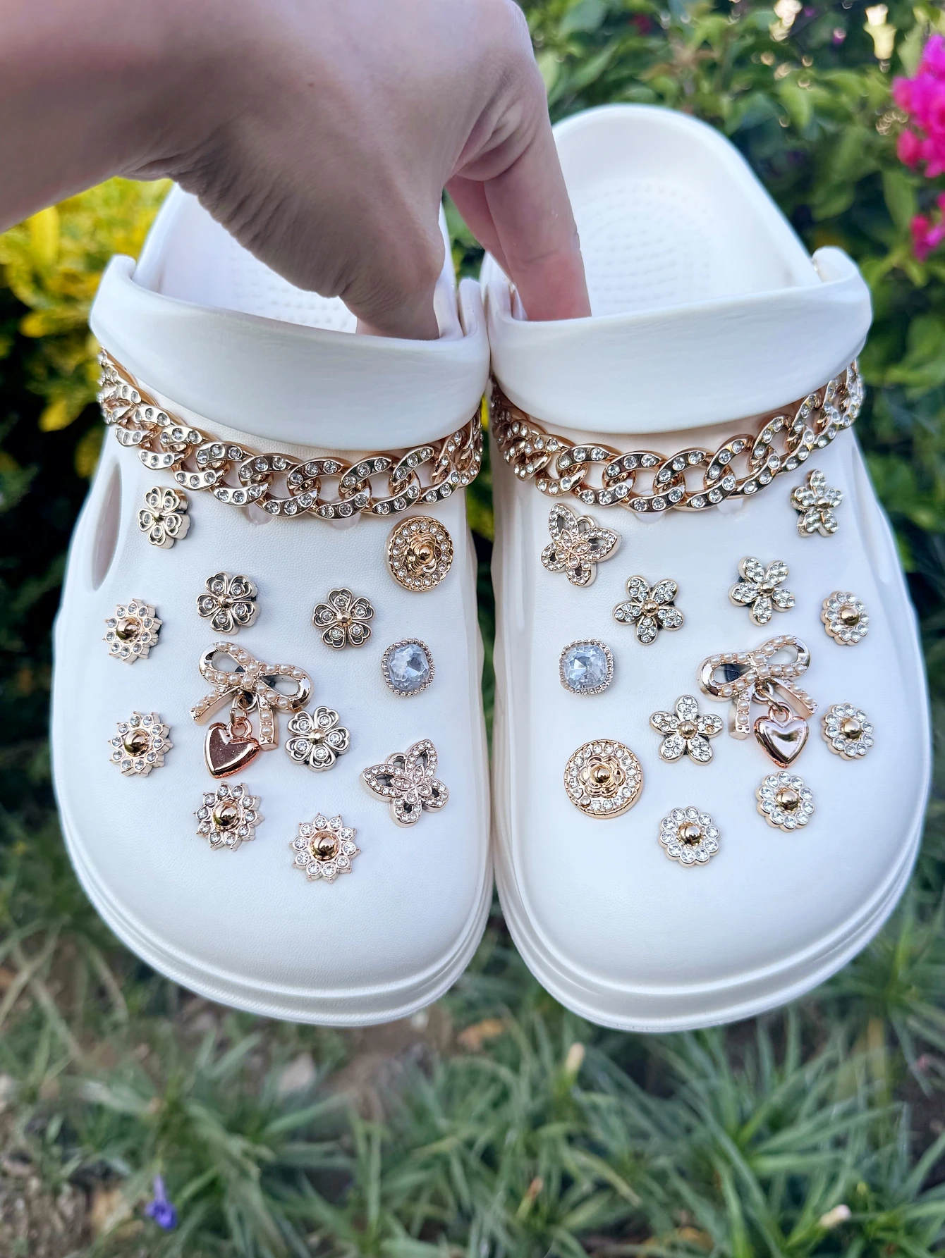 26 قطعة من الإكسسوارات الذهبية (أقواس قلادة، زهور الماس المنقطة، الفراشات الصغيرة، سلاسل الماس المنقطة، إلخ.) - من السهل