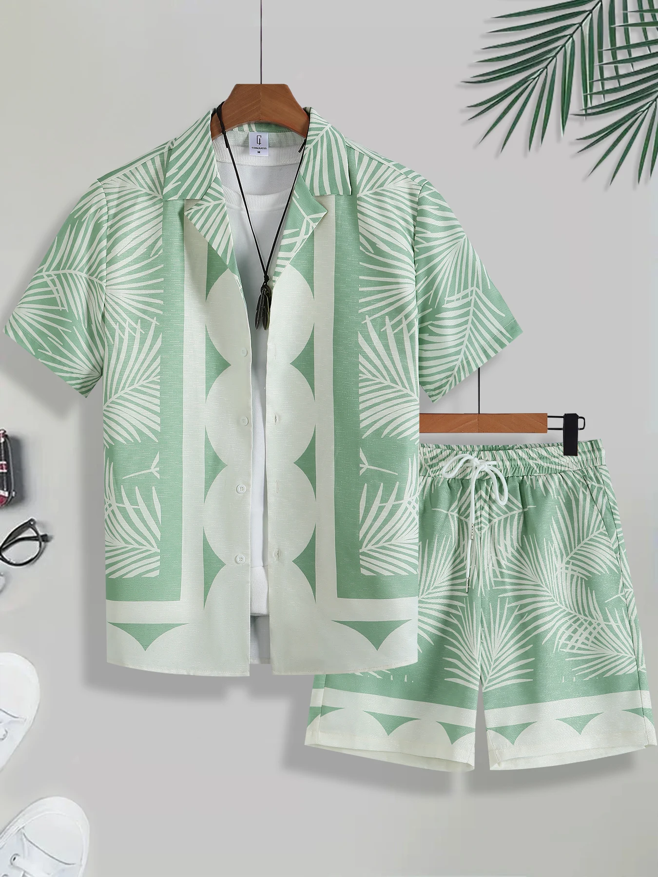 Tropical Plant Print Men's Two-Piece Suit, Green and White Cuban Collar Short-Sleeved Shirt and Shorts, Casual Loose Hawaiian Style Men's Summer Outfit view 2