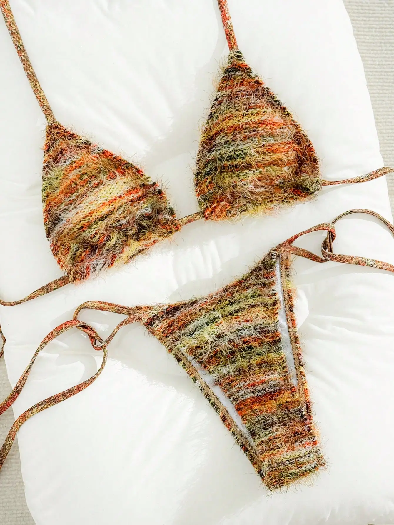 

Комплект бикини в стиле бохо с треугольными чашечками, цветочной вышивкой пайетками и завязками сбоку, для женщин