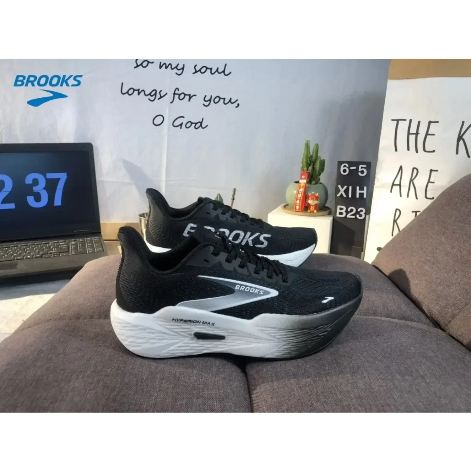 

Brooks Hyperion 2 Neutral Running Shoes Lightweight Breathable Minimalist Road Footwear for Women And Men