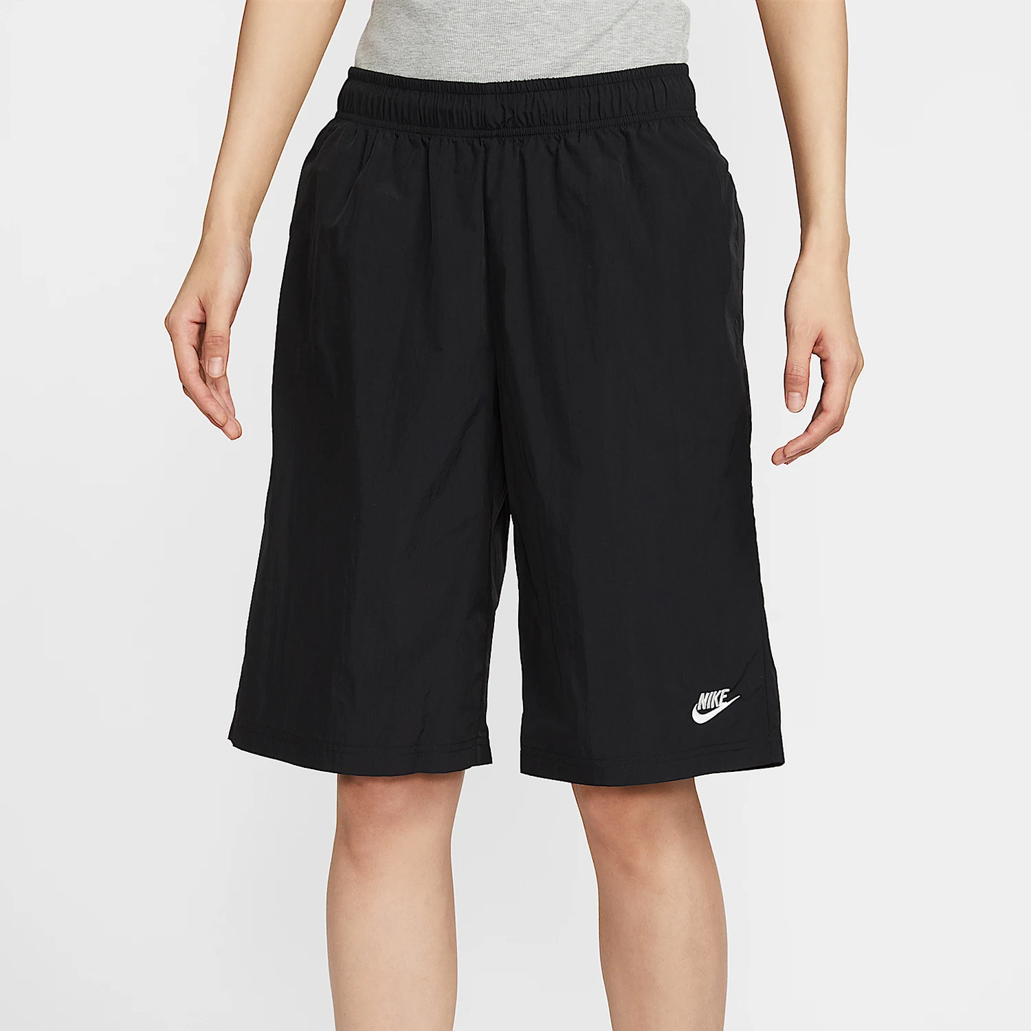 

Оригинальные спортивные женские свободные спортивные шорты Nike со средней посадкой IH8465-010