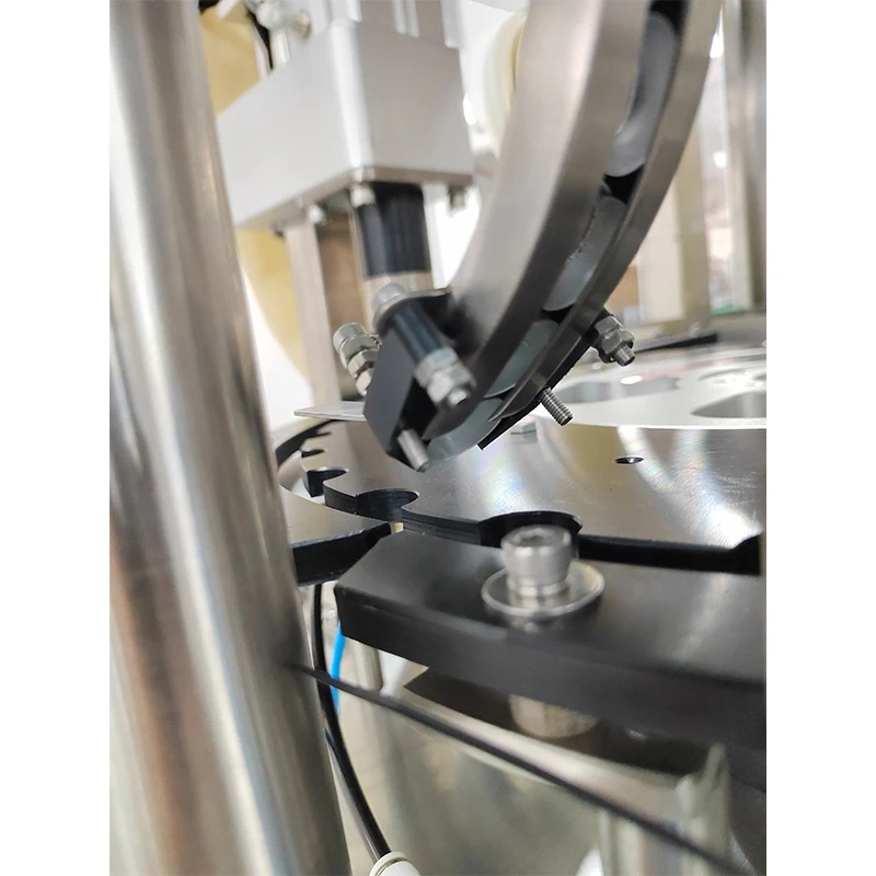 ماكينة تعبئة قارورة/زجاجة صغيرة سعة 1/2 مل 3 في 1 | حشو زجاجي/بلاستيك، سدادة، كابر قطعة واحدة #5