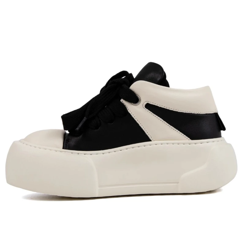 Wide Version Black White Mid Top Bread Shoes for Men's Genuine Leather Thick Soled Casual Skateboard Shoes European Trendy Shoes