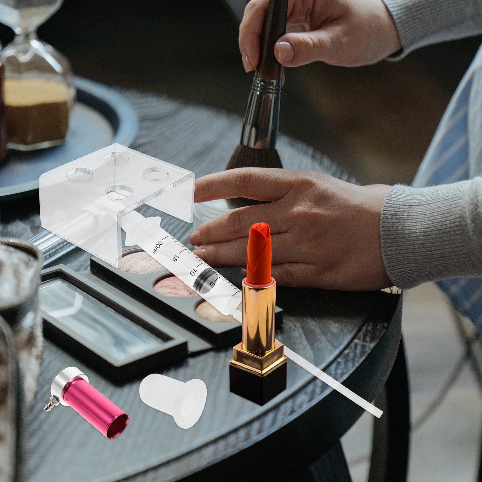 1セットの口紅作成ツールキットには、DIY化粧品用の型アクセサリーが含まれており、シンプルな使用方法、ポータブルデザイン、リップクリームに最適です。