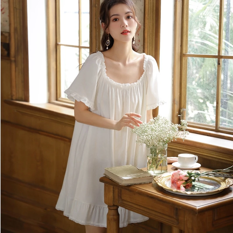 Short sleeved nightgown for women, made of French cotton, sweet and loose, in large size with chest cushion, suitable for wearin